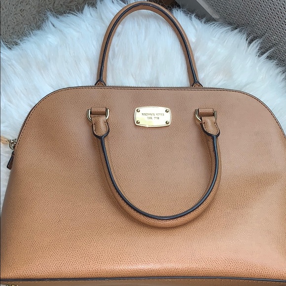 Michael Kors Handbags - ✨MAJOR SALE✨Michael Kors Purse